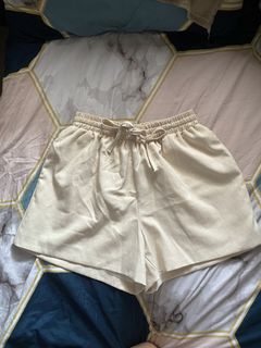 (Category: ) located in . Submitted by julsdeclutterss (Listing ID 1429574354, Image 1). Description: .