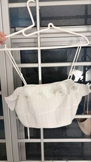 (Category: ) located in . Submitted by ccclearmywardrobe (Listing ID 1429629749, Image 1). Description: .