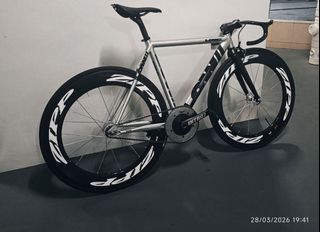 (Category: ) located in . Submitted by pipilapu_bikes (Listing ID 1426840212, Image 1). Description: .