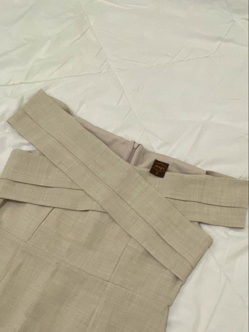 [NEGO] Mags Beige Off-Shoulder Dress - M (Category: Dresses) located in Candelaria. Submitted by ig.finds (Listing ID 1429628012, Image 2). Description: - negotiable for sure buyer b: 36 in w: 32 in l: 32 in tags: plains and prints.