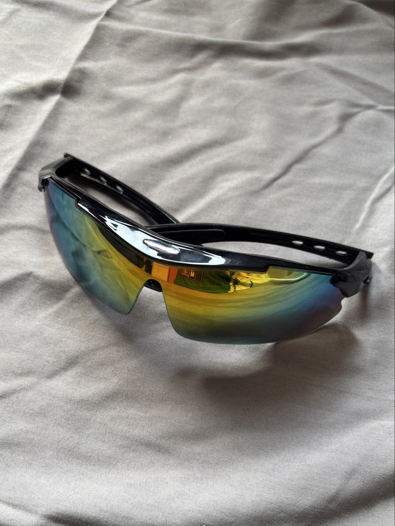 Maia Sports Sun Glasses (Category: Sunglasses & Eyewear) located in Mandaluyong City. Submitted by iamjoshrem (Listing ID 1429533175, Image 1). Description: • Brand: Maia • Original price: ₱266 • Purchased last March 2025 online • Complete with case and accessories Note: • The only polarized lens is the black one .