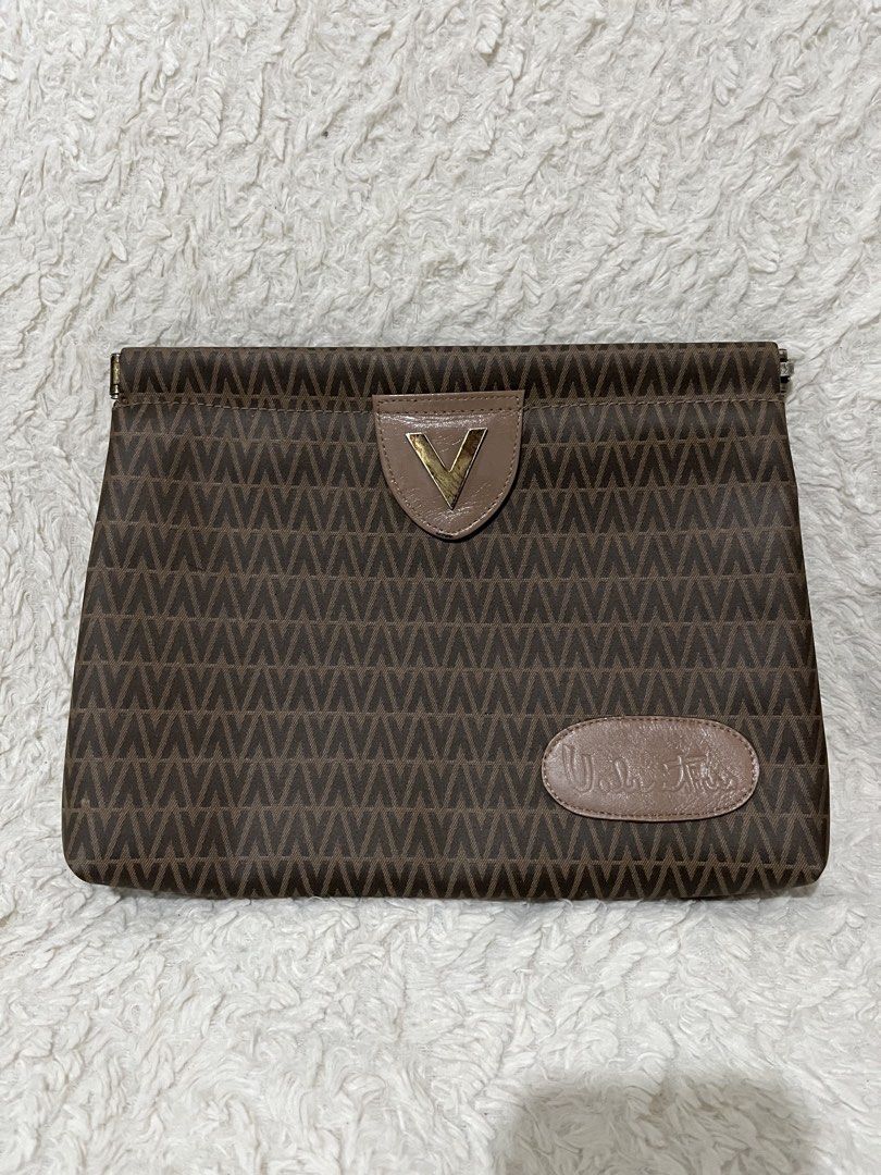 Mario Valentino Clutch Bag (Category: Luxury Bags & Wallets) located in Manila. Submitted by navarrojov61988 (Listing ID 1429626424, Image 2). Description: Valentino Clutch Bag.