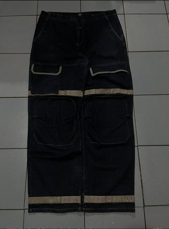 Marithe Francois Girbaud Shuttle Jeans (Category: Jeans) located in Baguio. Submitted by acexzzz (Listing ID 1429519252, Image 2). Description: Dimensions: 40x49-WxL" T-16" H-10" ISSUES: Heel drags, fade sa pwet DO NOTE: - please manage your expectations because the item might be thrifted or used - color may vary due to lighting - shipping expenses must be shouldered by the buyer Dm for inquiries .