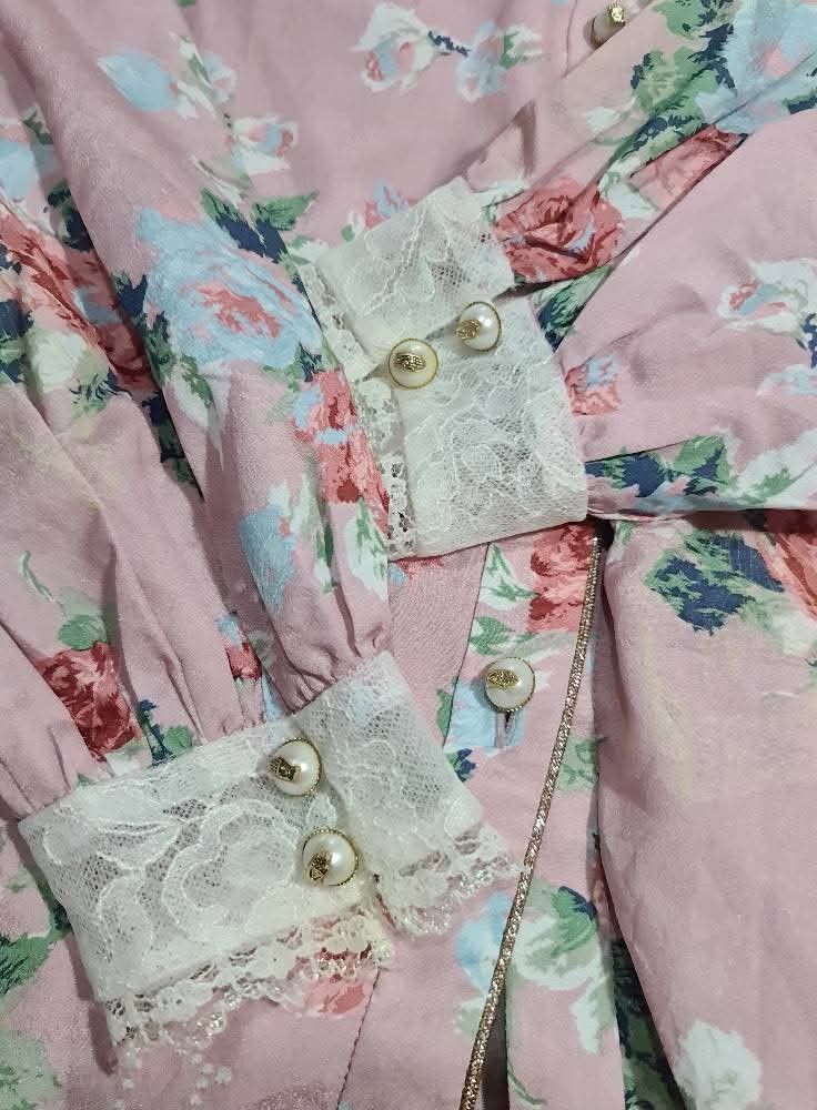 Maxrieny Floral Embroidered Blouse (Category: Blouses) located in Quezon City. Submitted by mayibenta (Listing ID 1429658535, Image 3). Description: Small to Medium Preloved! Floral longsleeve with lace collar top. Super cutsieee! .