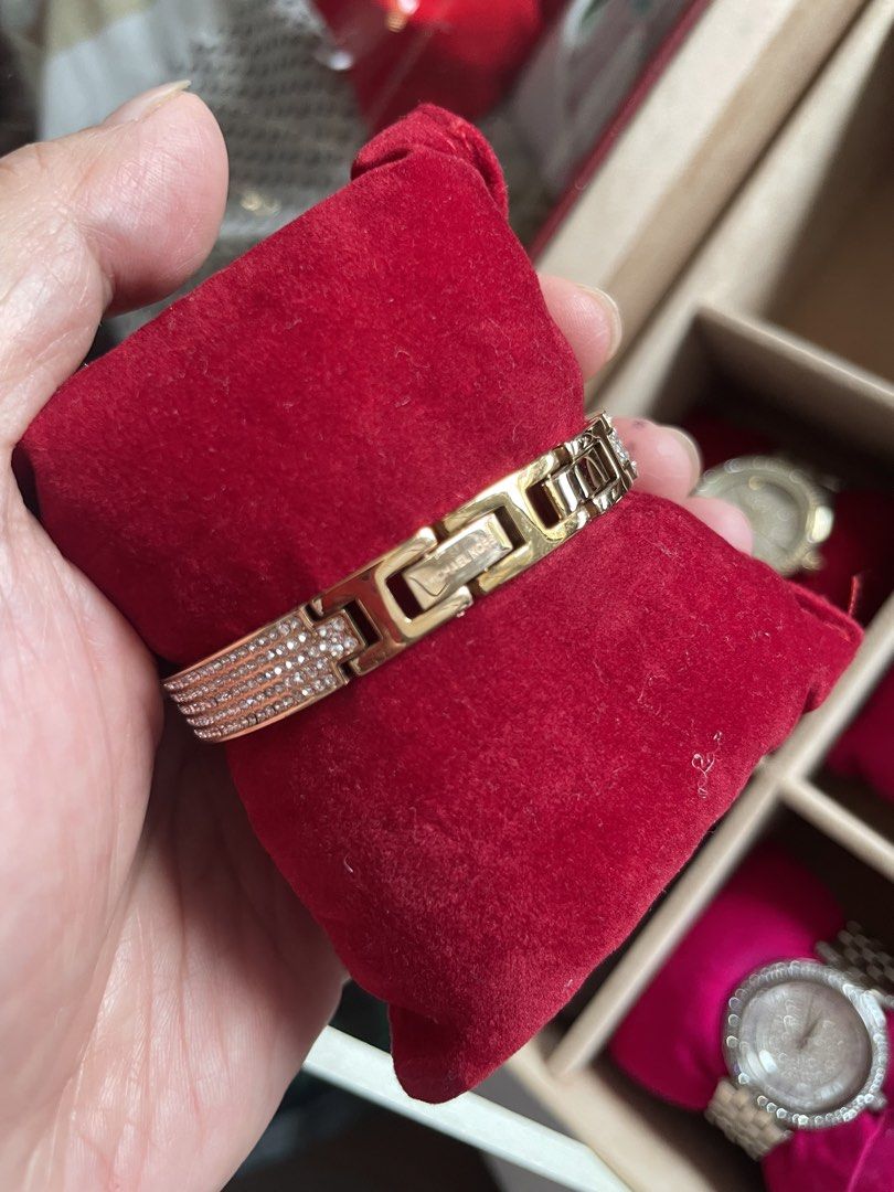 Michael Kors Ladies Watch (Category: Women's Watches) located in Marikina City. Submitted by ffm73 (Listing ID 1429514878, Image 2). Description: .