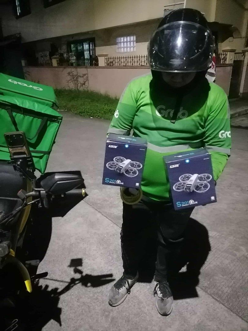 Mini drone S201 Drone (Category: Drones) located in Cainta. Submitted by apolloeleven33 (Listing ID 1429553604, Image 3). Description: Brand new(price 1300) Drone mini with camera Tilt control camera 3 speed(1,2,3) 1 drone battery 1 controller with battery 4pcs extra propeller 1 screw driver 1 charging cable 1 phone holder Manual, Leaf let, Plastic tray, box ready to fly Easy to operate connect to phone Easy to download app for camera connection 