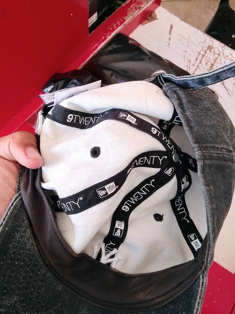New Era 9Twenty NY Yankees Cap (Category: Caps & Hats) located in Manila. Submitted by mamaluba2452761 (Listing ID 1429536510, Image 3). Description: FOR SALE NEW ERA ACID WASH EXCELLENT MIDYO NEED LANG LINES SA ILALIM NYA PERO MAGANDA PO ITO SA PERSONAL .