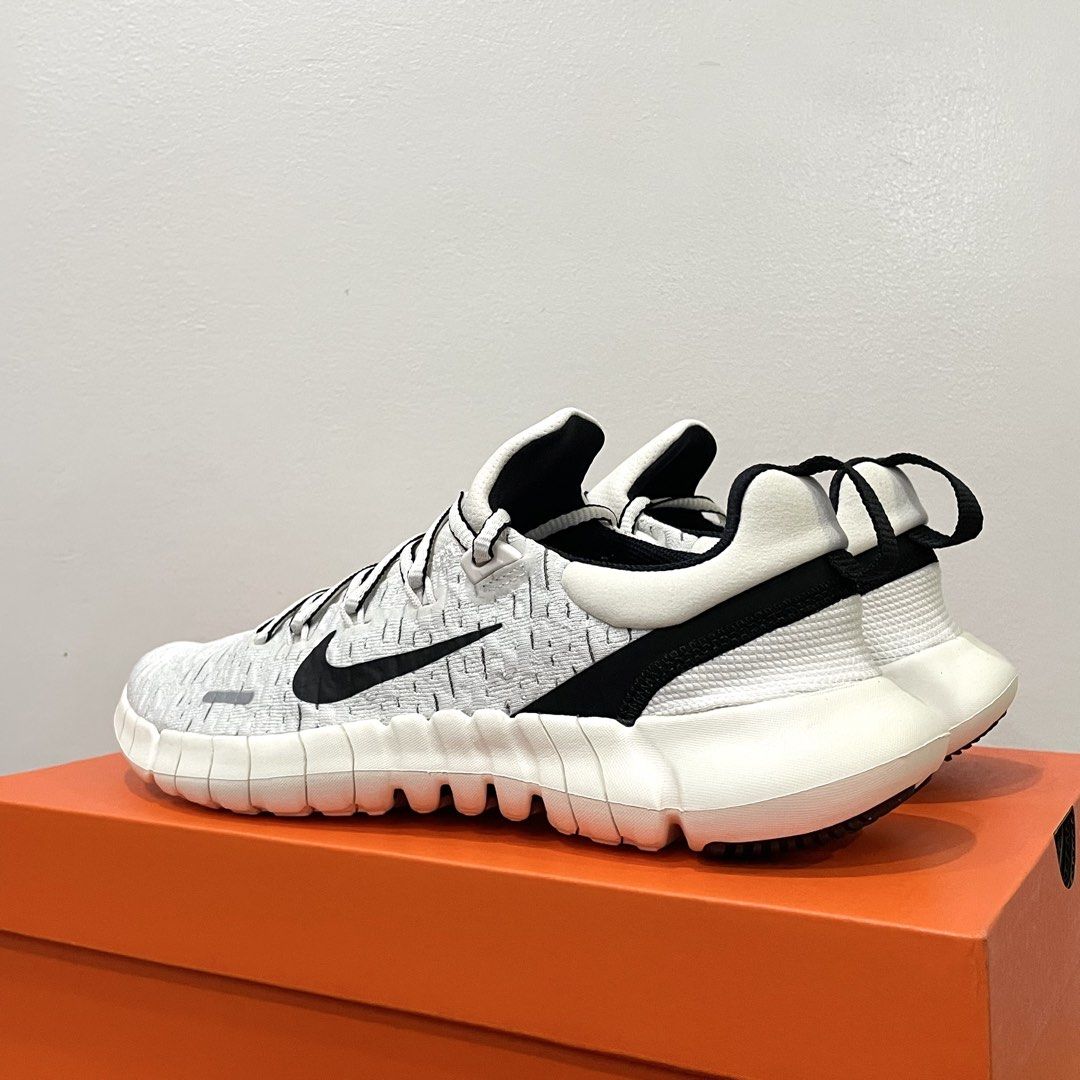 Nike Free RN 5.0 Shoes Men (Category: Sneakers) located in Makati City. Submitted by shoedeckph (Listing ID 1429656834, Image 3). Description: Nike Free RN 5.0 Shoes Men Brand New 100% Legit / Original Available size: 8 / 8.5 / 9 / 9.5 / 10 / 10.5 / 11 US Men ‼️SALE PRICE: ₱2,995‼️ Below SRP •Delivery: Metro Manila: Lalamove / Grab Nationwide: J&T •Meetup: Glorietta / SM Makati / MRT Ayala Waltermart Makati.
