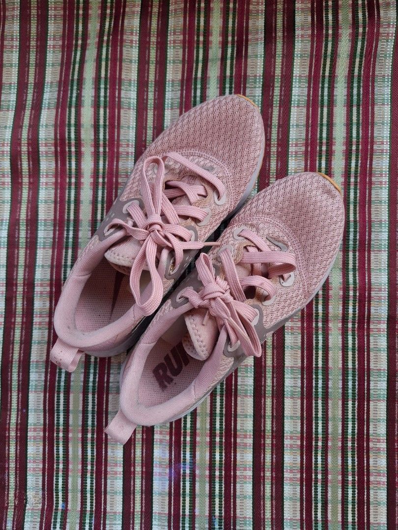 Nike React Running Shoes - Rust Pink (price negotiable) (Category: Sneakers) located in Manila. Submitted by shee_shells (Listing ID 1429508896, Image 1). Description: women's pink nike legend react from USA 📏: EU 38/ UK 5/ US 7 📍Fairview, QC 💵: ₽1,200 (negotiable if sure buyer) rfs: need funds ‼️ free sf within metro manila ‼️ 🚚 Mod: j&t, lbc, lalamove, meet up(fcm only) & spx 💵 Mop: Gcash & Cash (meetups only).