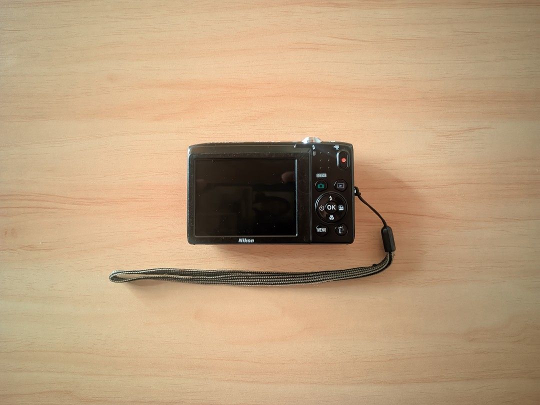 Nikon Coolpix s2600 (Category: Cameras) located in Camalaniugan. Submitted by siyuuji (Listing ID 1429614717, Image 2). Description: Body Condition: 7/10 - scratches as seen on the picture Issue - Lens Error & lcd line ( see last pic) Sellers Note: pls be reminded that u are buying a preloved item. pls manage your expectation. u can still use it for parts since they’re working, or u may have it repaired Mop: Gcash only Shipping: Jnt/lbc.