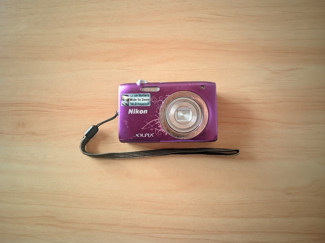 Nikon Coolpix s2600 (Category: Cameras) located in Camalaniugan. Submitted by siyuuji (Listing ID 1429614717, Image 1). Description: Body Condition: 7/10 - scratches as seen on the picture Issue - Lens Error & lcd line ( see last pic) Sellers Note: pls be reminded that u are buying a preloved item. pls manage your expectation. u can still use it for parts since they’re working, or u may have it repaired Mop: Gcash only Shipping: Jnt/lbc.