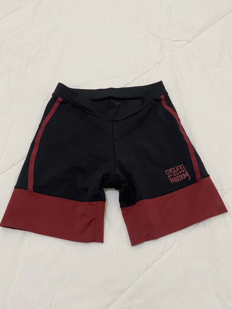 Black Padded Cycling Shorts - S (Category: Activewear) located in Candelaria. Submitted by ig.finds (Listing ID 1429618171, Image 1). Description: minor hole at the back hem w: 26 in l: 13 in.