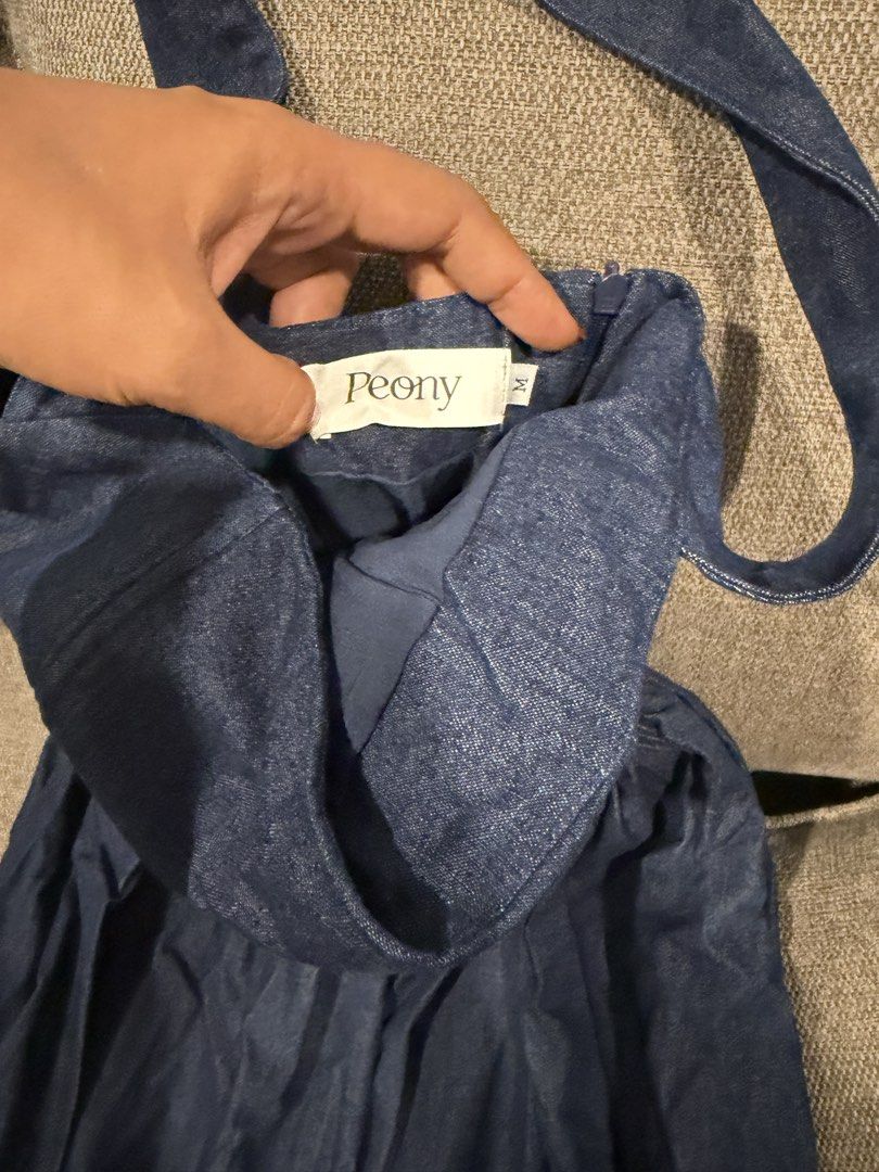 Peony Denim Halter Dress - Size M (Category: Dresses) located in Mabalacat. Submitted by letsirkmd (Listing ID 1429629370, Image 3). Description: .