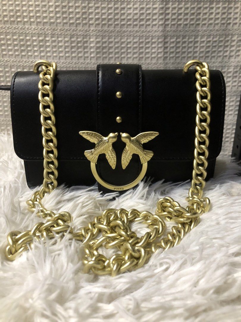 Pinko Mini Love (Category: Luxury Bags & Wallets) located in Villasis. Submitted by luvzbagscollexx (Listing ID 1427903177, Image 1). Description: like new condition✅ no issue✅ 9/10 preloved✅.