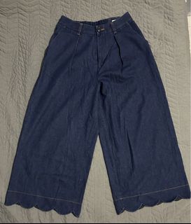 (Category: ) located in . Submitted by beeminees (Listing ID 1429512331, Image 1). Description: .