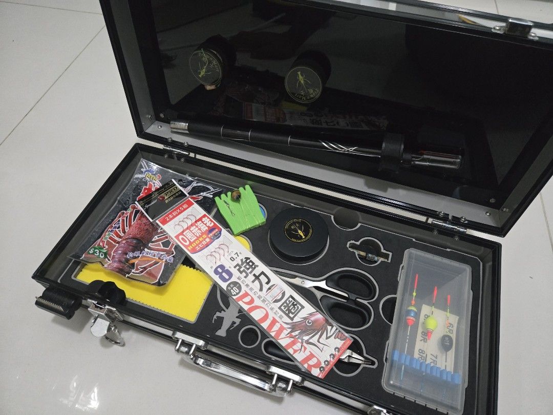 Prawning Complete Setup (Category: Fishing) located in Singapore. Submitted by guccii_bee (Listing ID 1429592255, Image 1). Description: Comes with 1 rod, 5 floaters, bait powder, some lines, scissors & depth checker. Used a few times only. Selling due to quitting hobby..