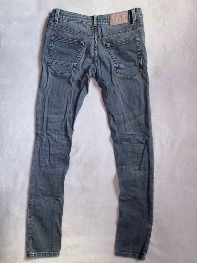 Preloved Clothing | Original Mossimo Jeans (Category: Jeans) located in Calamba. Submitted by aki03112 (Listing ID 1429610572, Image 1). Description: Original Branded Preloved Pants for Sale 300-800php (check my account for full listing) Cloth Details!! Mossimo Jeans Santa Monica California Classic five-pocket design Button and zipper closure Mid Rise Waist Size: 26 Length Size: 36 Mode of Payment: - Gcash - Meet Up - J&T Express Rules & Regulati