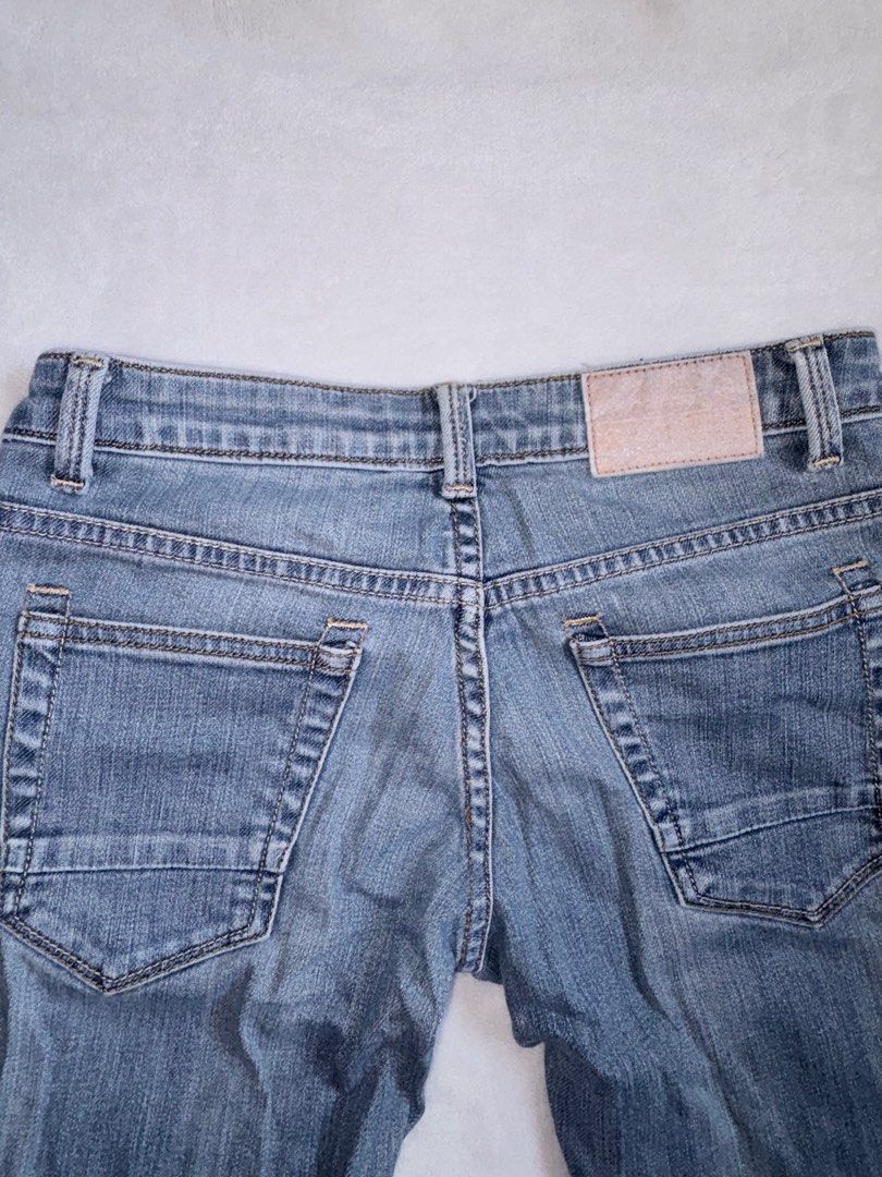 Preloved Clothing | Original Mossimo Jeans (Category: Jeans) located in Calamba. Submitted by aki03112 (Listing ID 1429610572, Image 3). Description: Original Branded Preloved Pants for Sale 300-800php (check my account for full listing) Cloth Details!! Mossimo Jeans Santa Monica California Classic five-pocket design Button and zipper closure Mid Rise Waist Size: 26 Length Size: 36 Mode of Payment: - Gcash - Meet Up - J&T Express Rules & Regulati