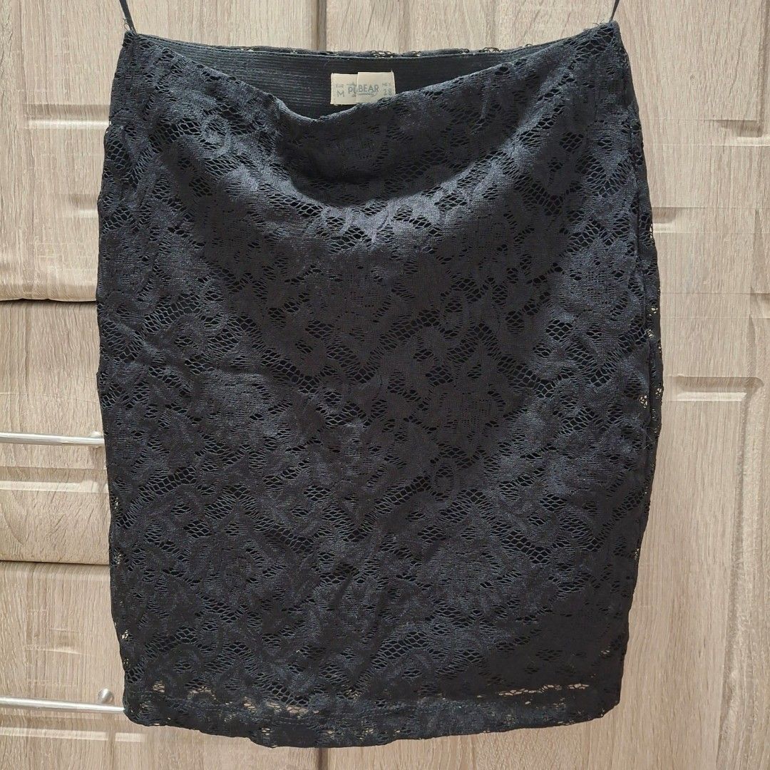 Pull&Bear Black Skirt (Category: Skirts) located in Pasig City. Submitted by thainex (Listing ID 1429664627, Image 1). Description: Pull&Bear Black Skirt — NWOT — garterized.