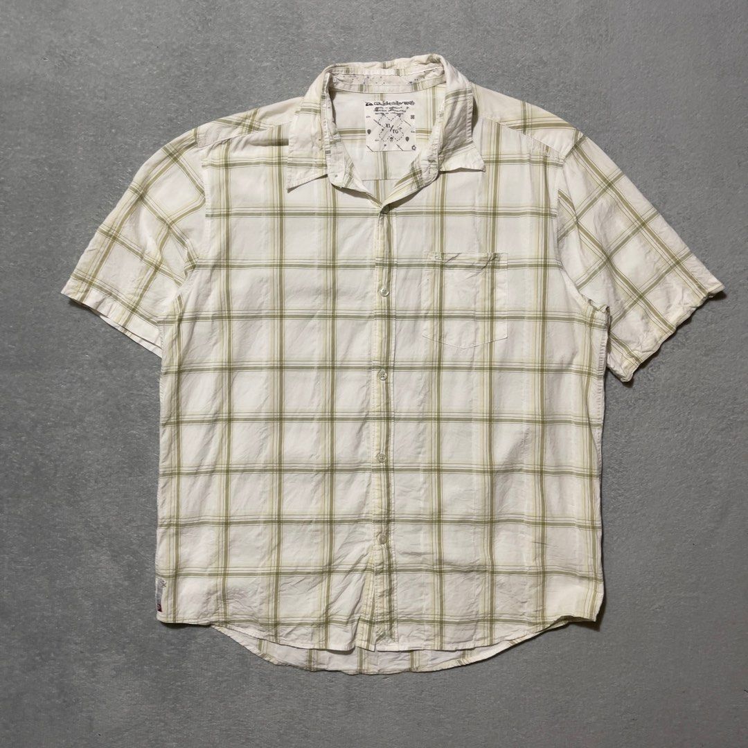 QUICKSILVER SURF POLO BOTTOM DOWN SIZE XL ON TAG (Category: Swim Top & Rash Guards) located in Villaverde. Submitted by bakatzy_secondhand_garments (Listing ID 1429588415, Image 1). Description: SIZE XL ON TAG NO FLAWS STILL IN EXCELLENT CONDITION.