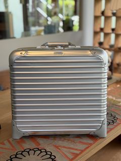 20-22 inch carry on Collection item 2