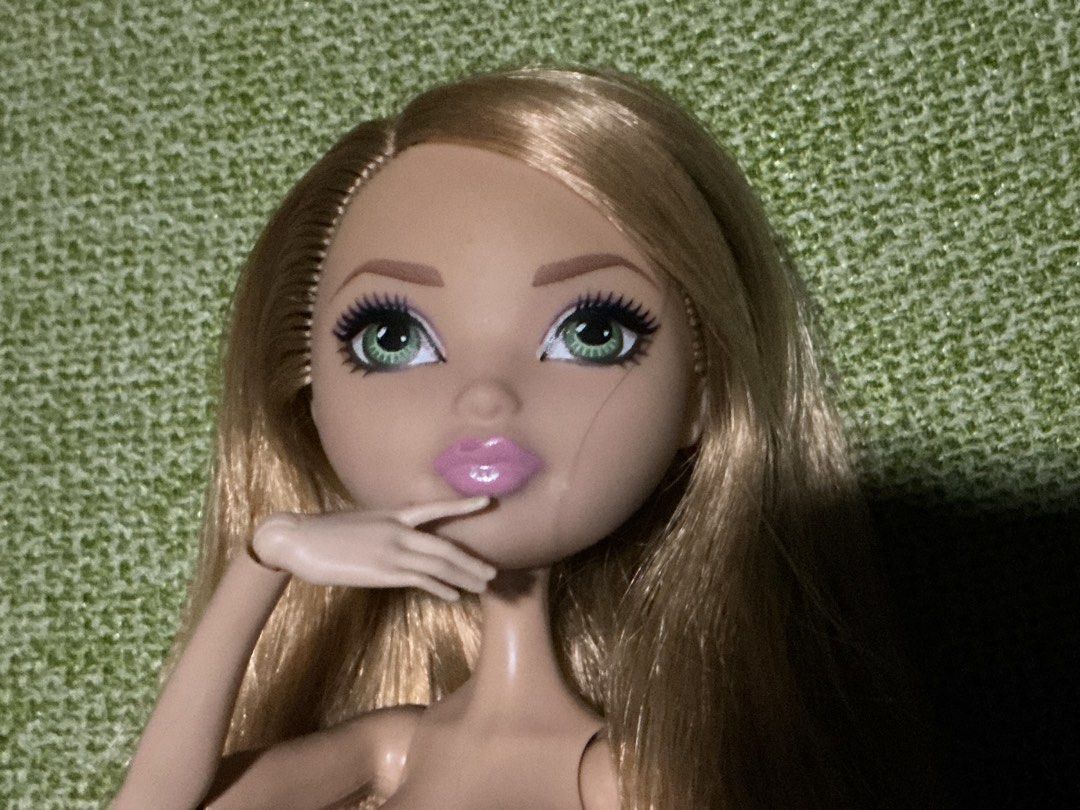 Selling Ever After High dolls (Category: Kids Toys) located in Manila. Submitted by swanlake6 (Listing ID 1429507143, Image 2). Description: Blondie 1k Ashlyn 1k with accessories and clothes di ko lang dala Jnt gcash Buyer will book Can only ship after Holy Week 🥹.