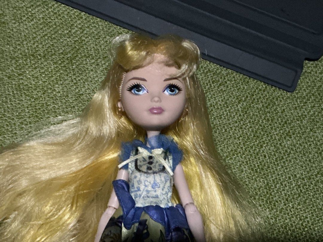 Selling Ever After High dolls (Category: Kids Toys) located in Manila. Submitted by swanlake6 (Listing ID 1429507143, Image 3). Description: Blondie 1k Ashlyn 1k with accessories and clothes di ko lang dala Jnt gcash Buyer will book Can only ship after Holy Week 🥹.