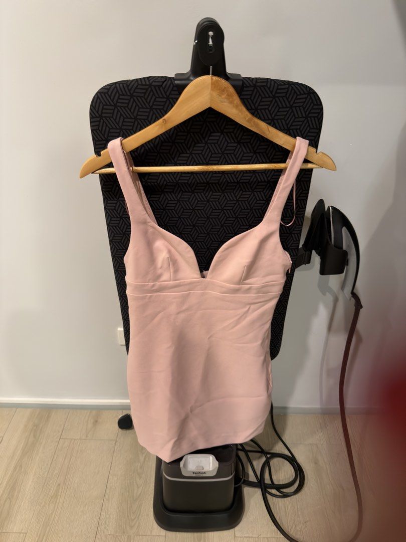 Short Elastic Dress with Bow (Category: Dresses) located in Mabalacat. Submitted by letsirkmd (Listing ID 1429628668, Image 3). Description: Short, elastic dress in a light pink color. It features a V-neckline and a bow detail at the back. The dress has a fitted silhouette. The dress has a simple, elegant design suitable for various occasions..