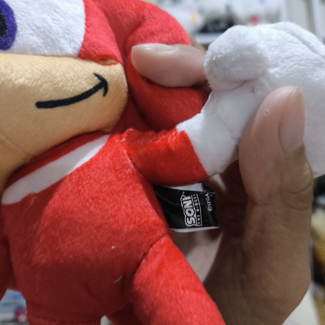 Sonic the Hedgehog Knuckles Plush Toy (Category: Plushies & Soft Toys) located in Manila. Submitted by kuromixx_ (Listing ID 1429602212, Image 3). Description: no paper tag.