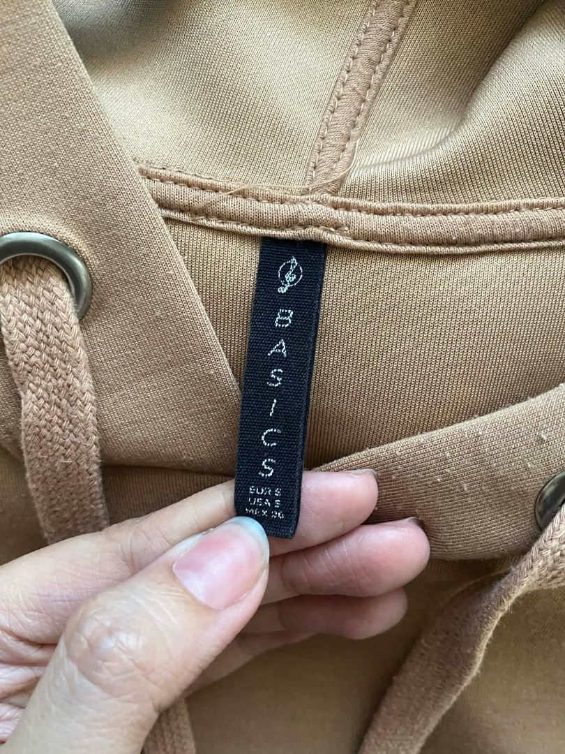 Stradivarius Basics Beige Hoodie - Size S (Category: Coats, Jackets and Outerwear) located in Makati City. Submitted by nic_knacks (Listing ID 1429589210, Image 3). Description: LAST PRICE!!! STRADIVARIUS BASICS PLAIN HOODIE COLOR: NUDE BEIGE SIZE: S Beige basic essential hoodie with drawstring hood and long sleeves. - NO COD - FIRST TO PAY BASIS - GCASH PAYMENT.