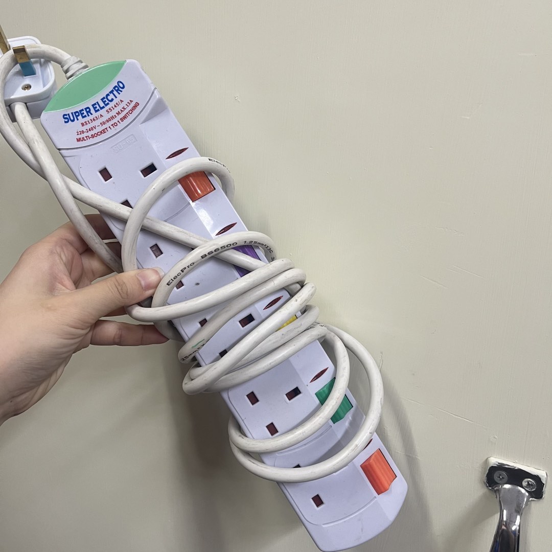 (23/4後回覆 已達回覆上限)Super Electro Multi-Socket Extension 5插拖板, 家庭電器, 轉插器及插頭 ...