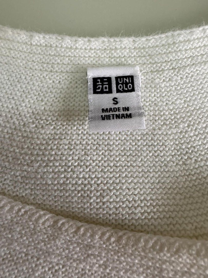 Uniqlo 3D Knit Stripped Sweater (Category: Longsleeves) located in Caloocan City. Submitted by foundagain (Listing ID 1429544844, Image 3). Description: used once size S rfs decluttering payment first before shipping (gcash) dm me for inquiries .