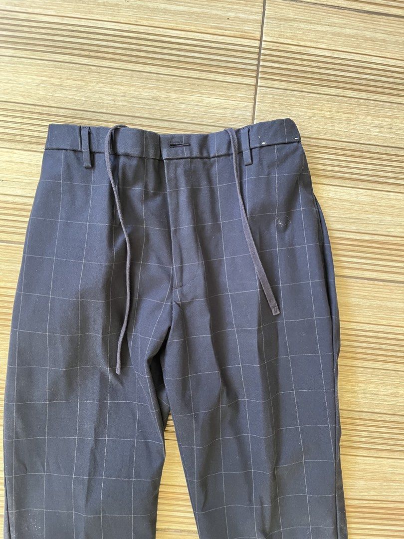 Uniqlo Patterned Trousers (Category: Trousers) located in Quezon City. Submitted by _earlb (Listing ID 1429519464, Image 2). Description: 32-34 waist adjustable with drawstring Orig waist 40, altered only 38 length 6 inch leg opening .