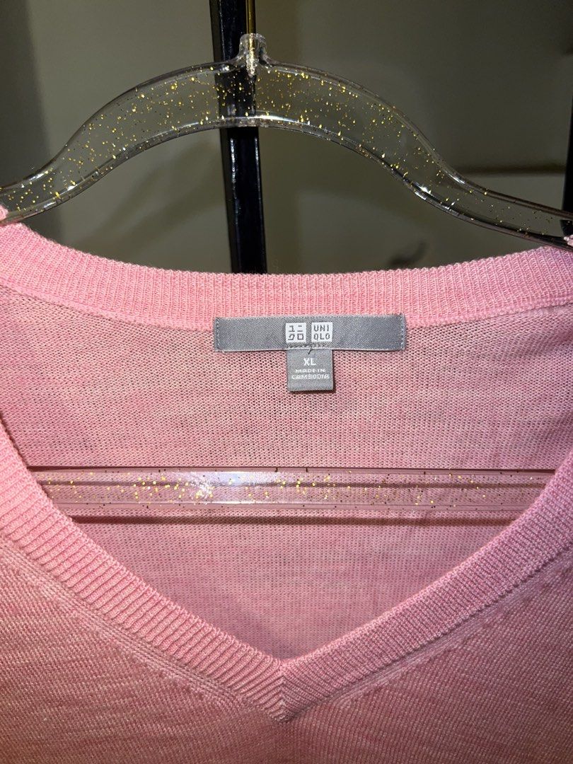 Uniqlo V-Neck Sweater XL (Category: Coats, Jackets and Outerwear) located in Trece Martires City. Submitted by jaaadeya (Listing ID 1429506476, Image 2). Description: .