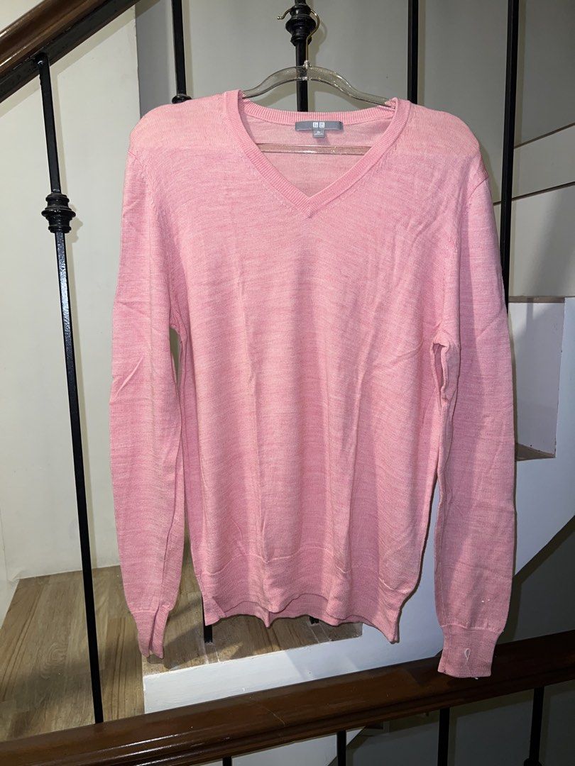 Uniqlo V-Neck Sweater XL (Category: Coats, Jackets and Outerwear) located in Trece Martires City. Submitted by jaaadeya (Listing ID 1429506476, Image 1). Description: .