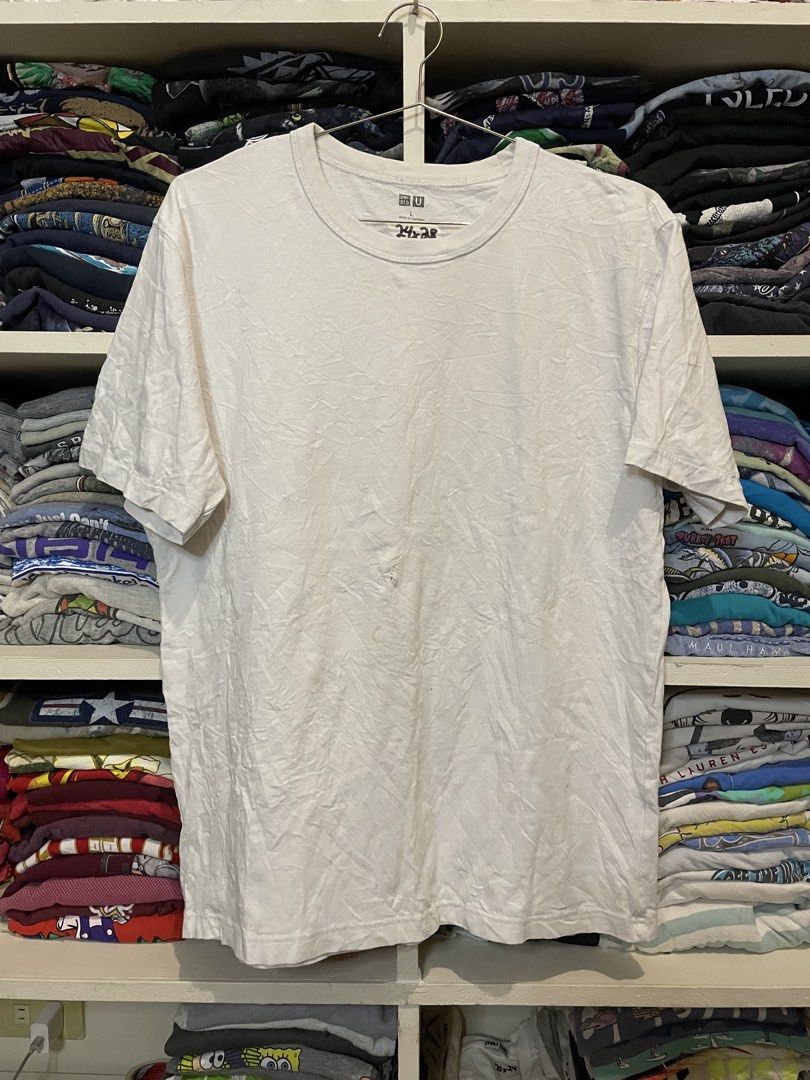 Uniqlo White T-shirt - Large (Category: Tshirts & Polo Shirts ) located in Manila. Submitted by _revault (Listing ID 1429608049, Image 1). Description: .