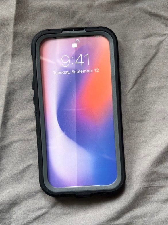 Redpepper Waterproof Case (iPhone 15) (Category: Cases & Sleeves) located in Mandaluyong City. Submitted by iamjoshrem (Listing ID 1429527673, Image 1). Description: • Brand: Redpepper • Original price: ₱558 • Purchased last April 2025 online • Used only once.