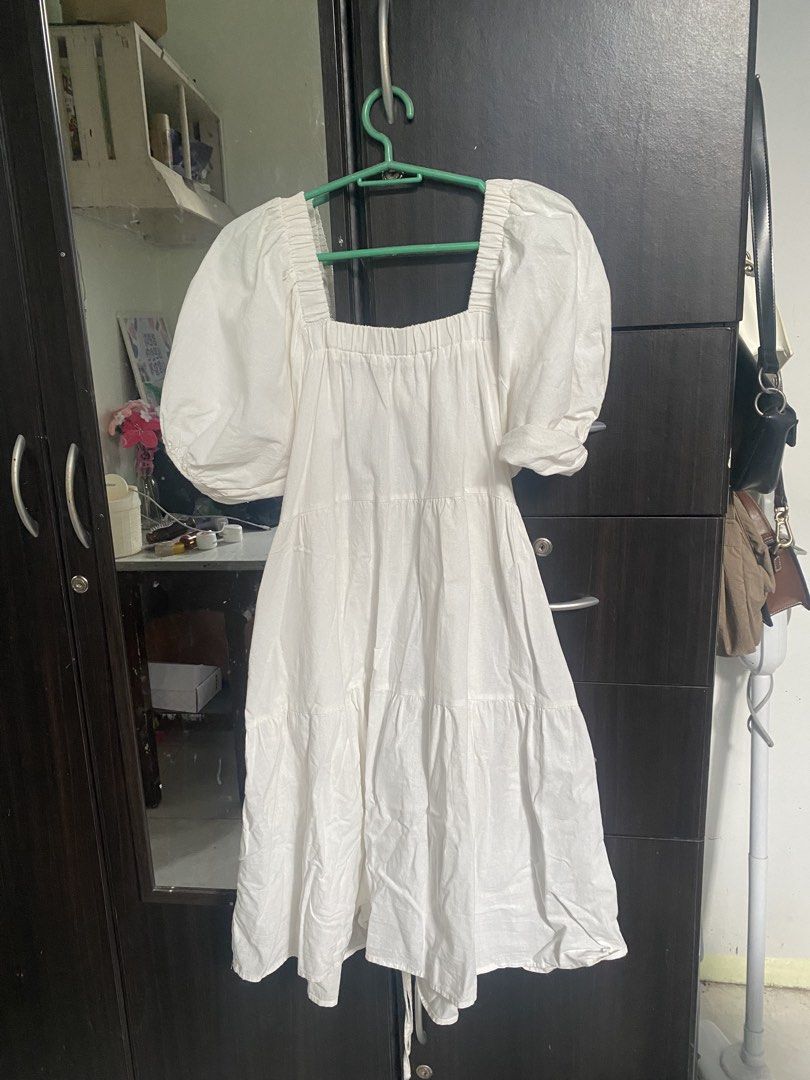White Puff Sleeve Dress (Category: Dresses) located in Bulacan. Submitted by sshllync (Listing ID 1429611011, Image 1). Description: Location: Bulacan.