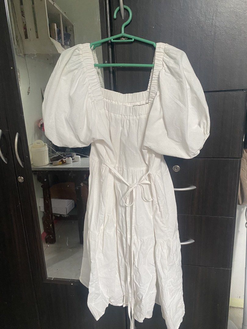 White Puff Sleeve Dress (Category: Dresses) located in Bulacan. Submitted by sshllync (Listing ID 1429611011, Image 2). Description: Location: Bulacan.