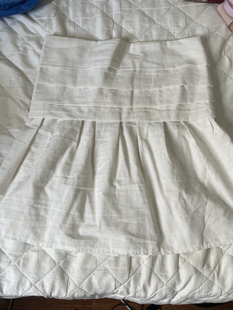 White Stretchy Peplum Top Tank Top (Category: Sleeveless) located in Marikina City. Submitted by coldirepfish (Listing ID 1429527874, Image 1). Description: - Stretchy Peplum Top - MOP: Gcash - MOD: J&T and Lalamove.