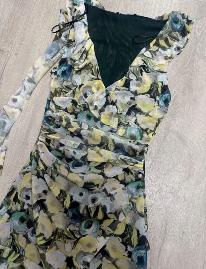 Zara Floral Mini Dress (Category: Dresses) located in Baguio. Submitted by dorm608 (Listing ID 1429599669, Image 2). Description: worn twice .
