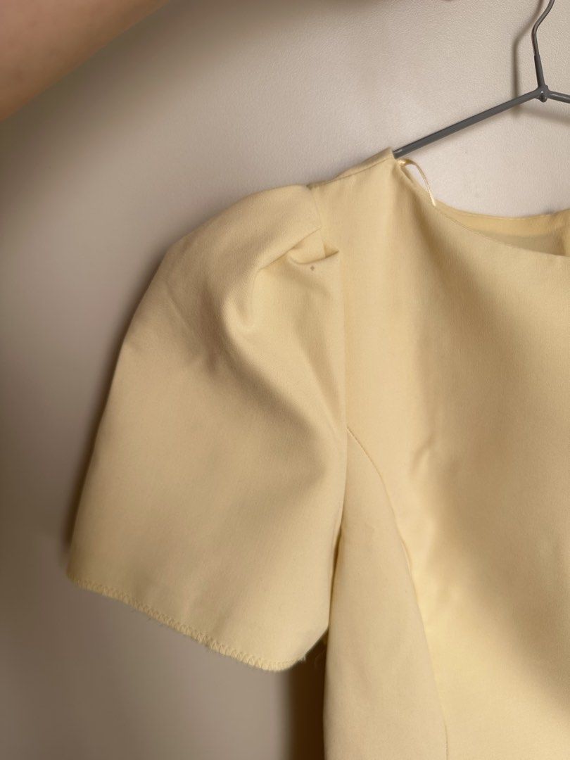 Zara Pleated Short Dress with Pockets (Category: Dresses) located in Quezon City. Submitted by wuppinn (Listing ID 1429575174, Image 3). Description: •Used once •Natastas ung isang manggas during first use. Went to Zara while wearing it and they said wala na sila magagawa •may small dot of stain din sa manggas •Very elegant but I outgrown it already.