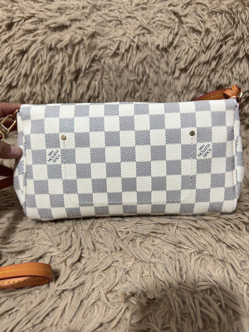 2800 (Category: Luxury Bags & Wallets) located in Angeles City. Submitted by mosh_naik (Listing ID 1431225634, Image 3). Description: Lv Favorite Damier Azure Small size Excellent condition.
