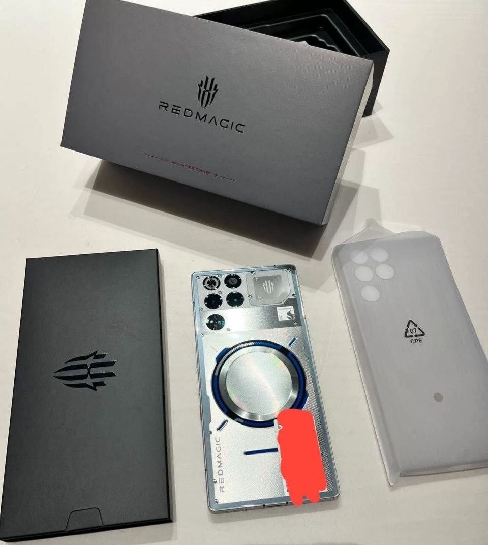 紅魔 Redmagic 11 pro 24+1t 國際版 24gb+1tb （分類：Android 安卓其他）位於 Hong Kong。 由 oo862 提交（商品編號 1431254120，圖片 1）。簡介： 訂了新機，要過完資料再交收。