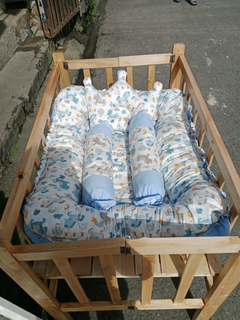 Adjustable Crib varnish size 22x36inches (Category: Cots & Cribs) located in Manila. Submitted by dolorchris69891 (Listing ID 1431206777, Image 1). Description: adjustable Crib with foam.
