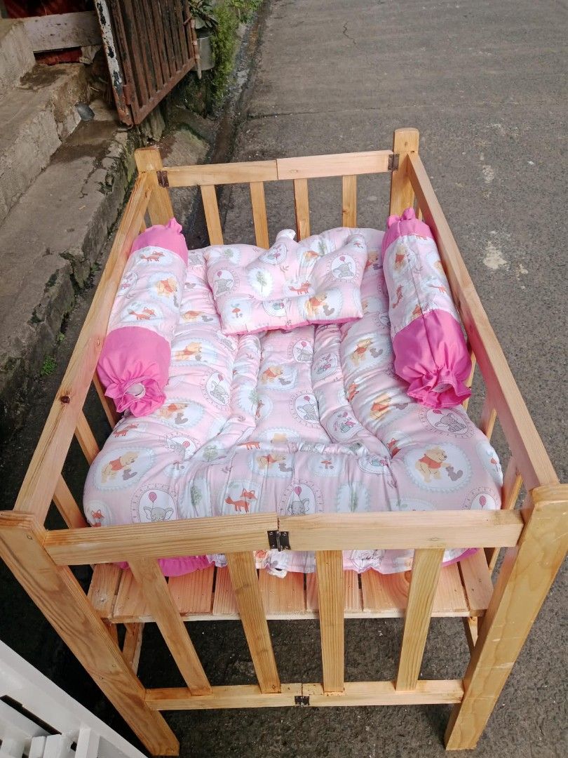 Adjustable Crib varnish size 22x36inches (Category: Cots & Cribs) located in Manila. Submitted by dolorchris69891 (Listing ID 1431206777, Image 2). Description: adjustable Crib with foam.