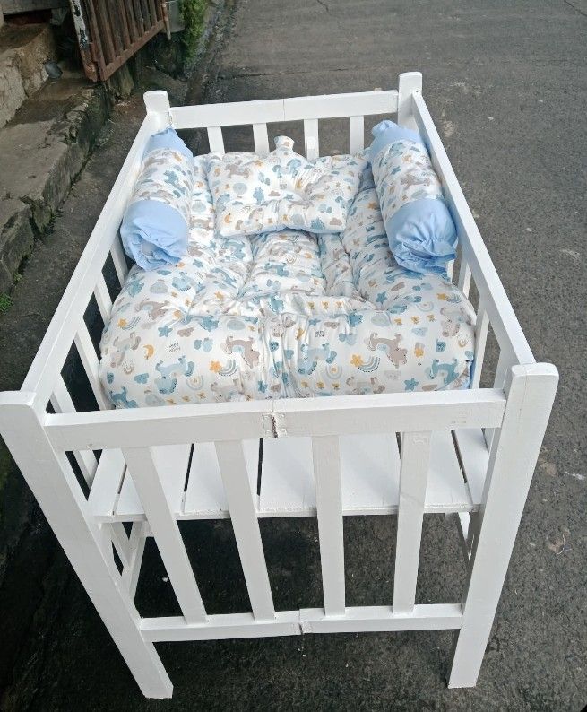 Adjustable Crib with foam size 22x36inches (Category: Cots & Cribs) located in Manila. Submitted by dolorchris69891 (Listing ID 1431206599, Image 2). Description: adjustable Crib with foam white.