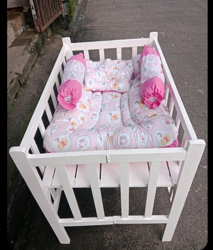 Adjustable Crib with foam size 22x36inches (Category: Cots & Cribs) located in Manila. Submitted by dolorchris69891 (Listing ID 1431206599, Image 1). Description: adjustable Crib with foam white.