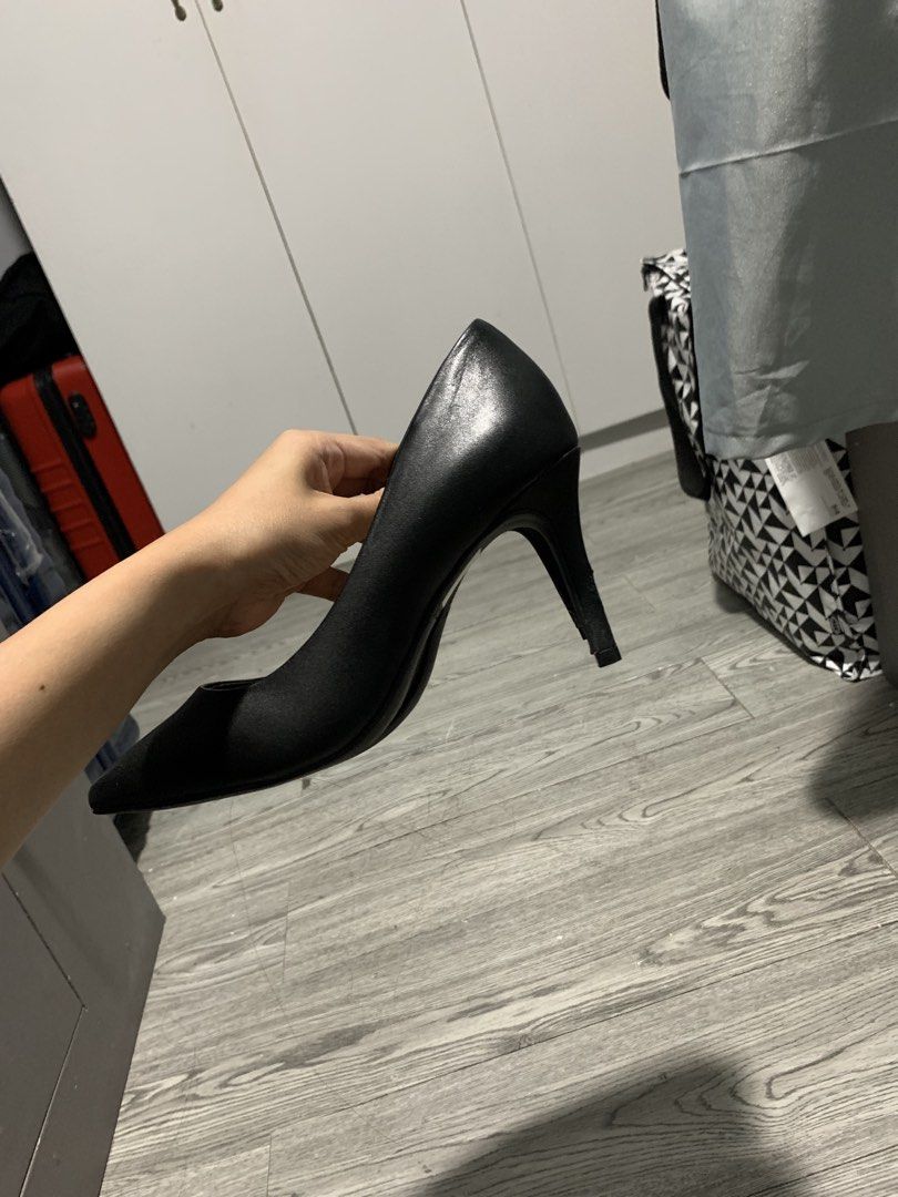 Aldo 3 inch High Heels (Category: Heels) located in Pasig City. Submitted by jxxxx.x (Listing ID 1431267932, Image 3). Description: Used thrice. Size 35. Will remove heel pad (left shoe) if bought. No when worn photo. Last price posted. Sf: c/o buyer Location: Ortigas Center, Pasig Payment: Gcash or Bank Transfer.