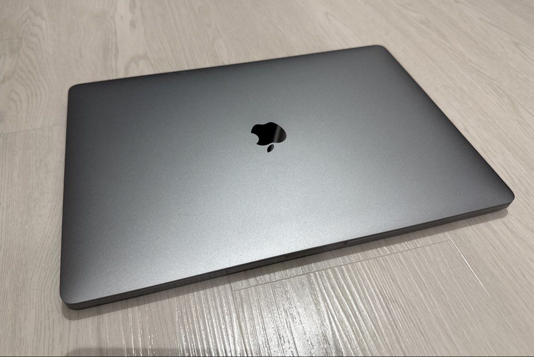 Apple MacBook Pro 16”439543396985753600